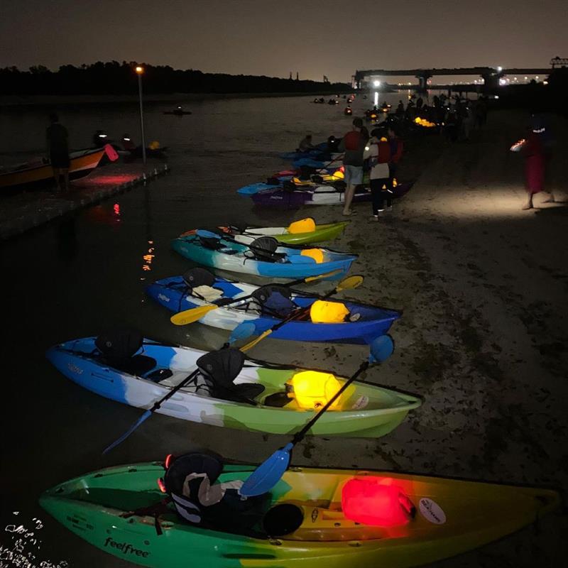 https://vootours.com/tours/mangrove-kayaking-in-abu-dhabi/